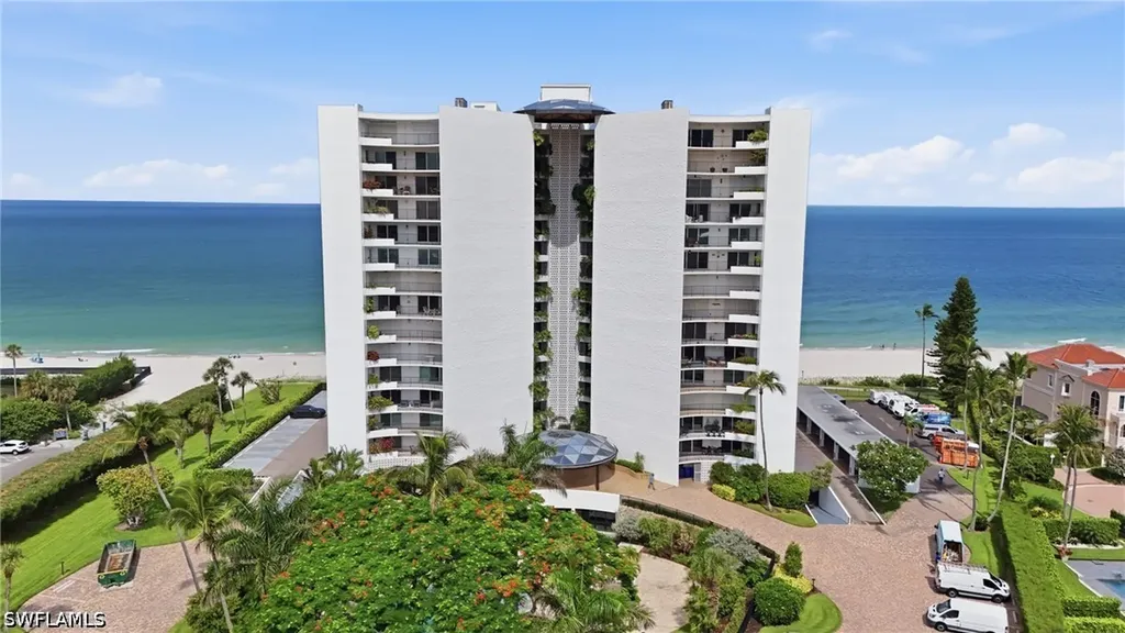 Naples FL, 3951 Gulf Shore Boulevard N, Unit 302
