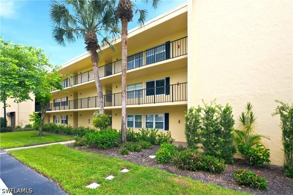 1083 Forest Lakes Drive Naples FL 34105