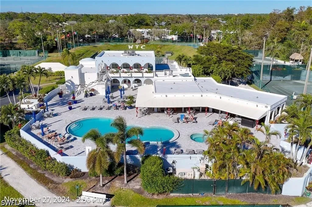 4907 Europa Drive Naples FL 34105