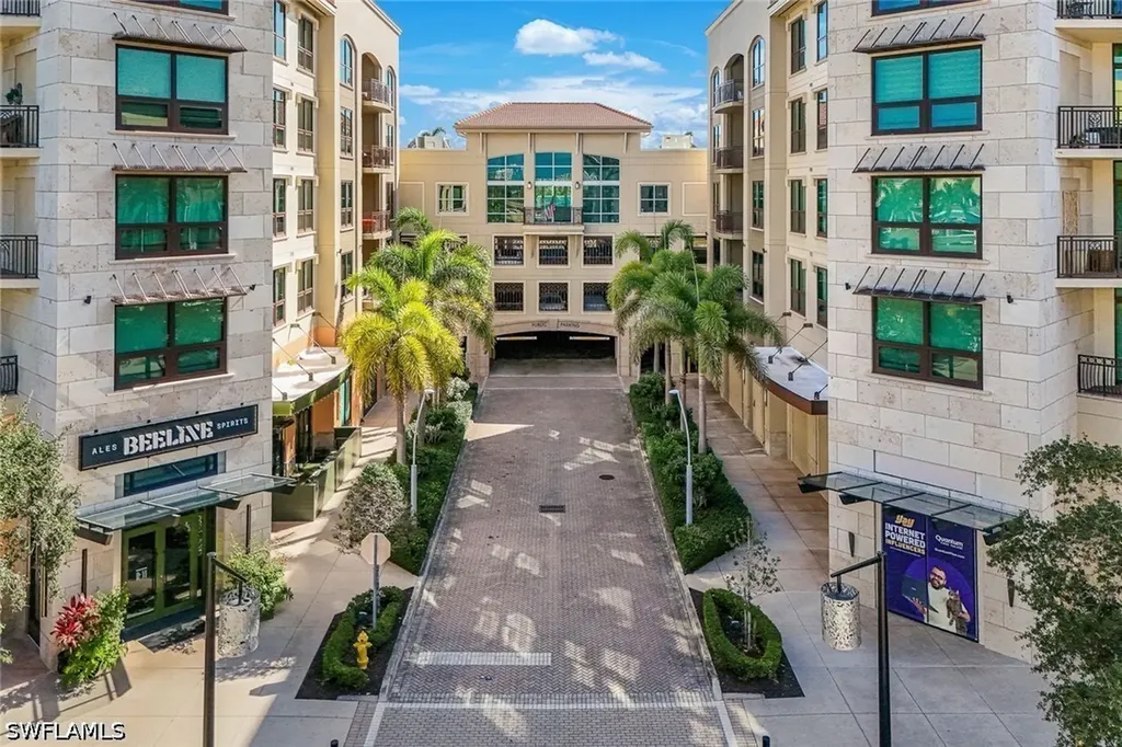 9123 Strada Place Naples FL 34108