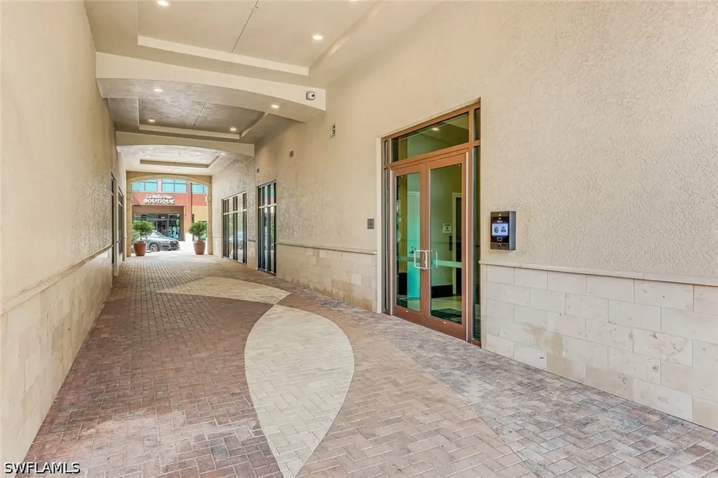 9123 Strada Place Naples FL 34108