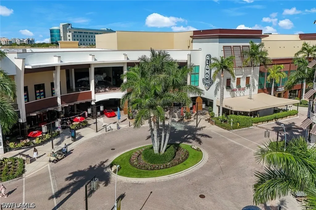 9123 Strada Place Naples FL 34108