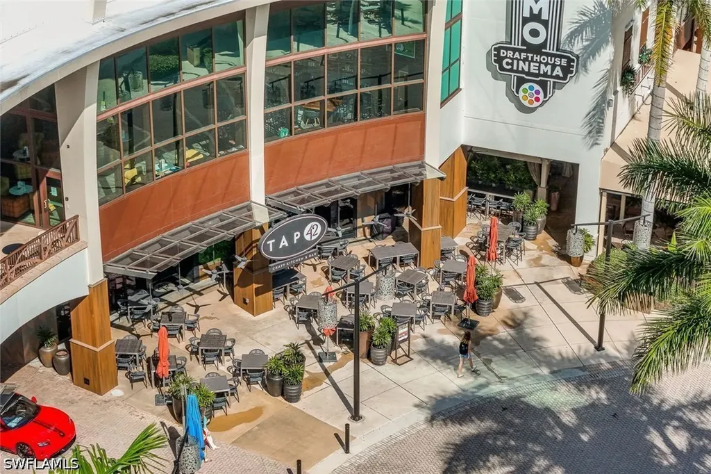9123 Strada Place Naples FL 34108