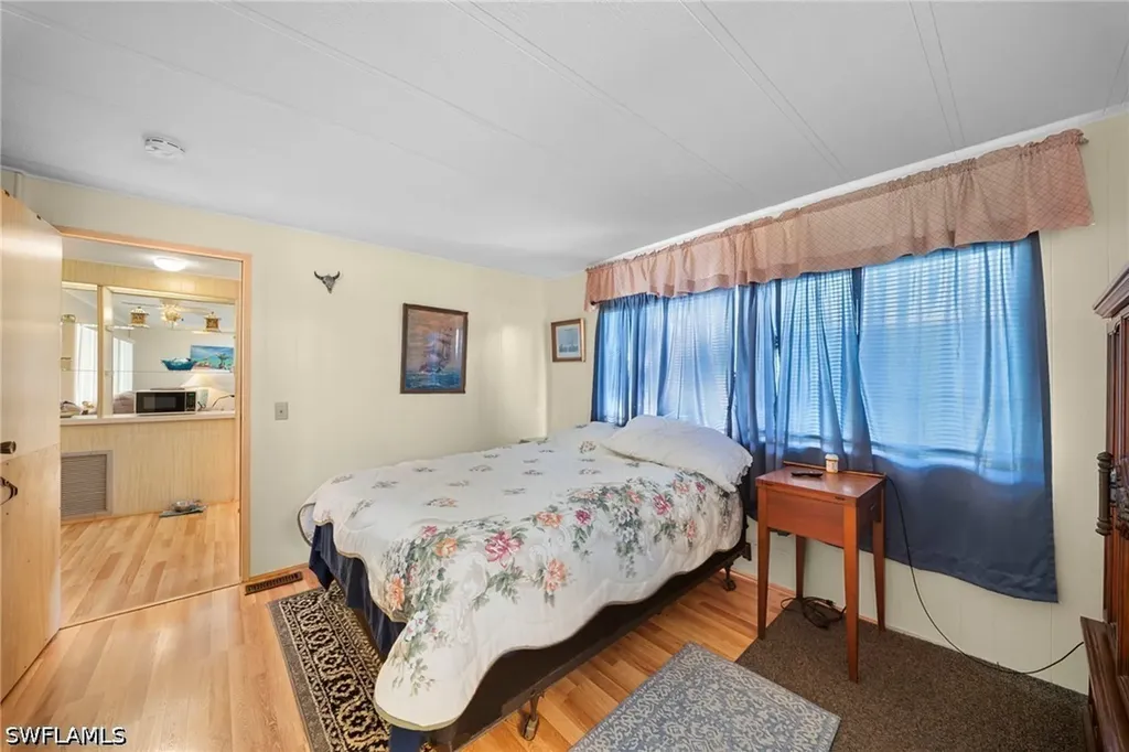 455 Cape Florida Way Naples FL 34104