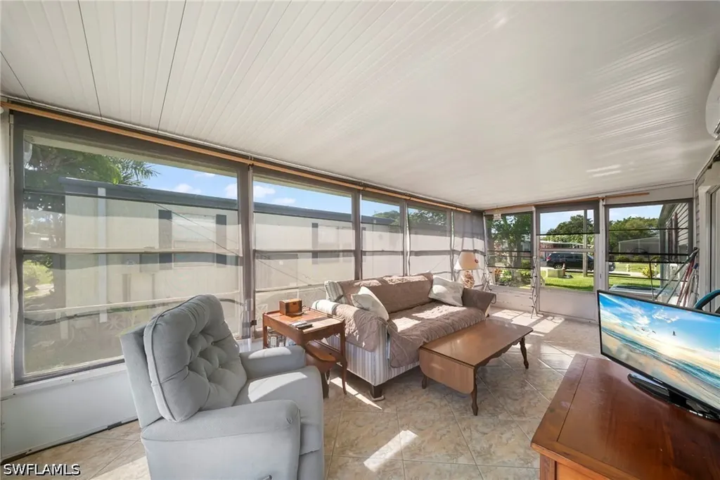 455 Cape Florida Way Naples FL 34104