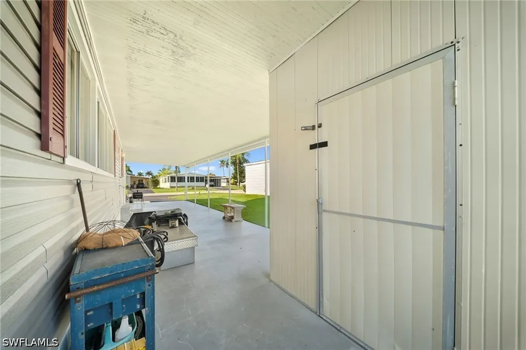 455 Cape Florida Way Naples FL 34104
