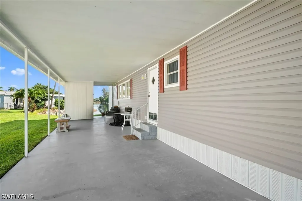 455 Cape Florida Way Naples FL 34104