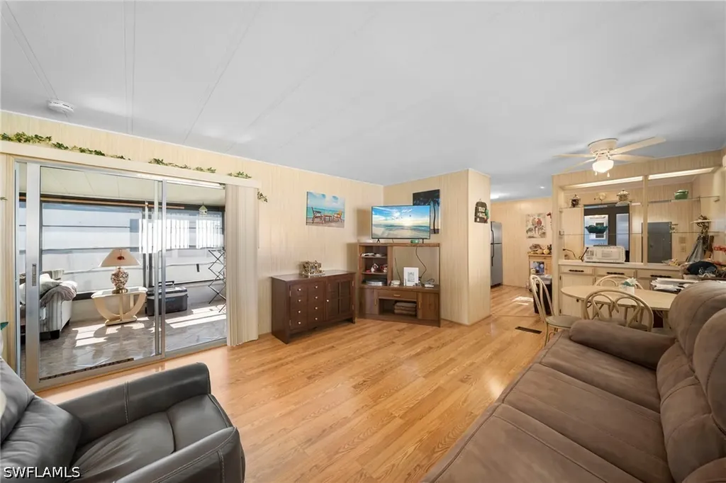 455 Cape Florida Way Naples FL 34104