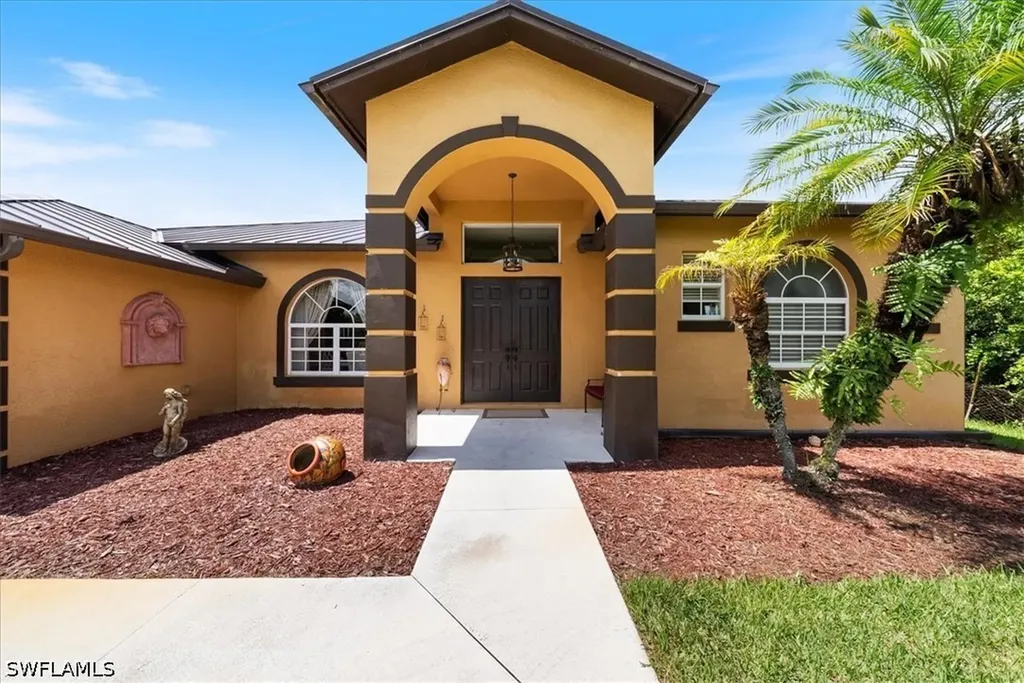 4085 16th Avenue NE Naples FL 34120