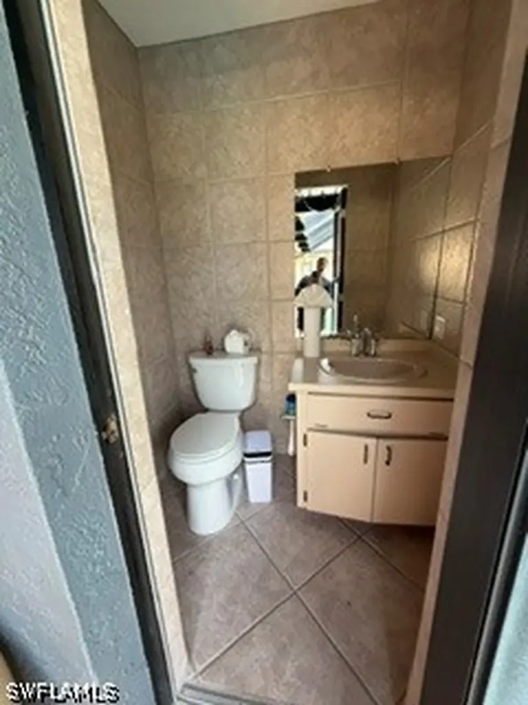 209 SW 42nd Street Cape Coral FL 33914