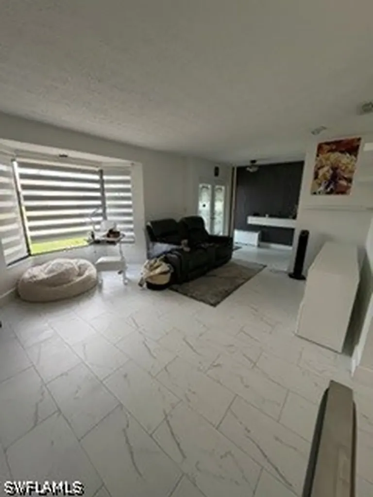 209 SW 42nd Street Cape Coral FL 33914