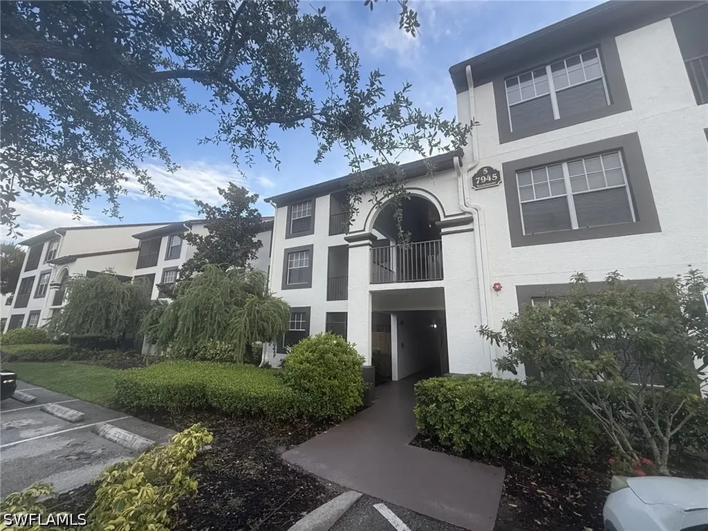 7945 Preserve Circle Naples FL 34119