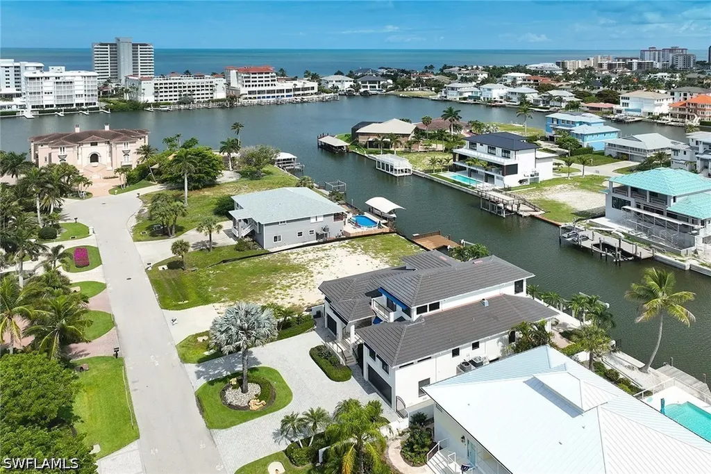 319 Lagoon Avenue Naples FL 34108