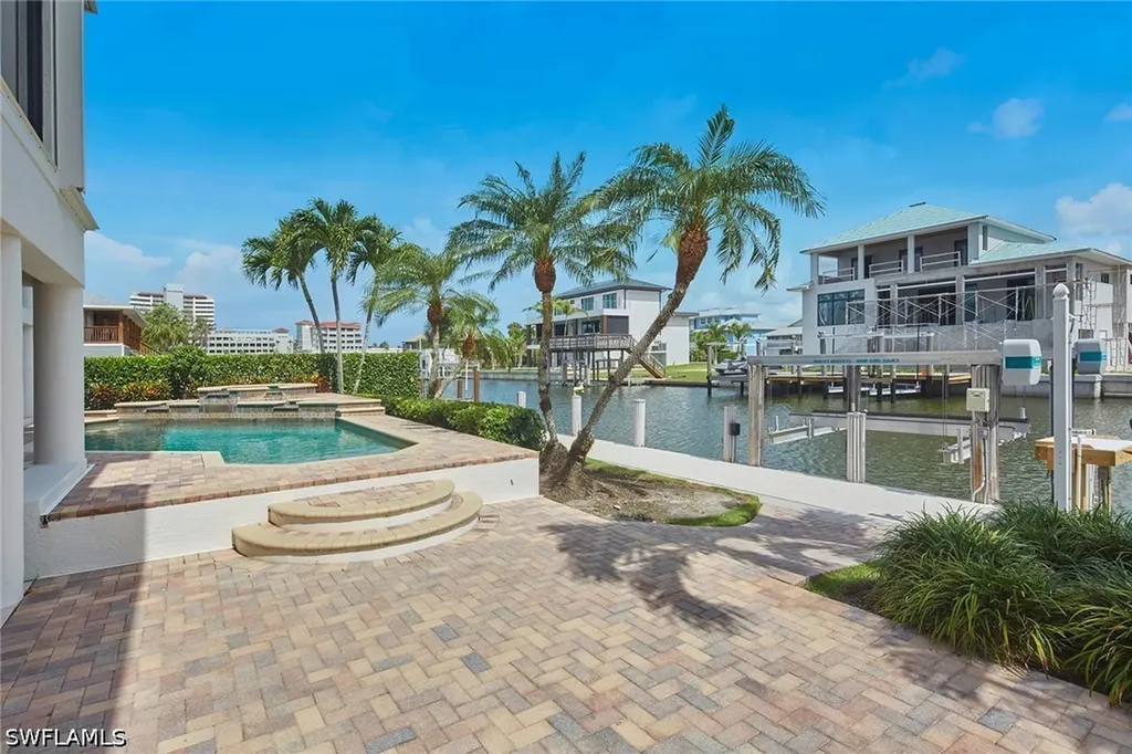 319 Lagoon Avenue Naples FL 34108