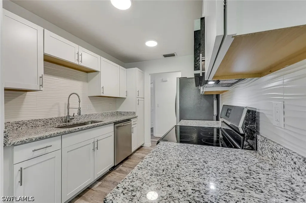 142 Bennington Drive Naples FL 34104