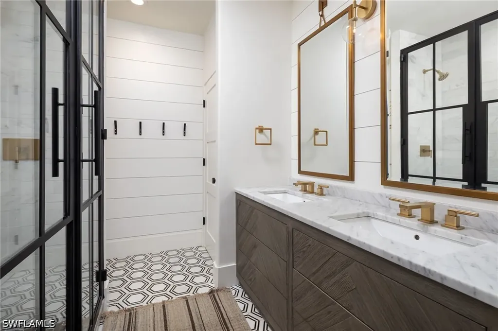 664 Hickory Road Naples FL 34108