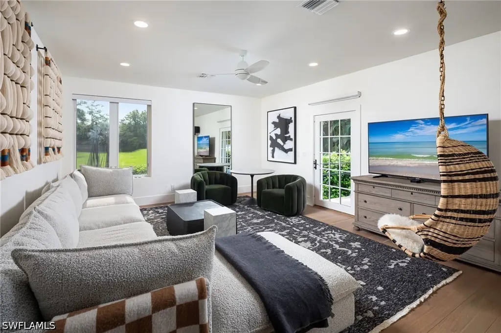 664 Hickory Road Naples FL 34108
