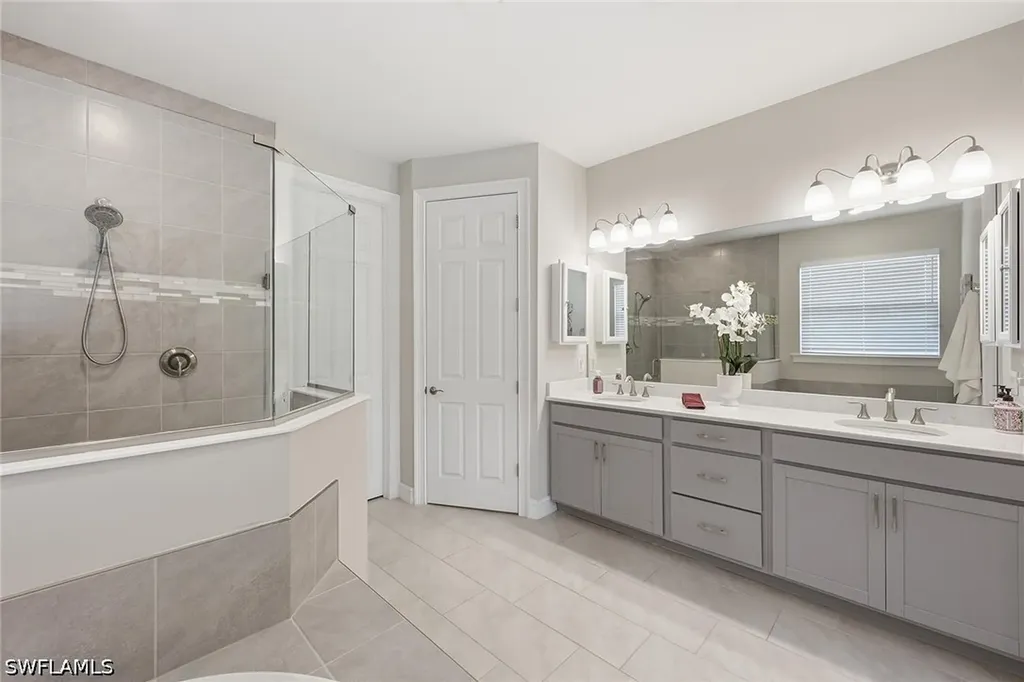 18699 Ensenada Drive Naples FL 34114