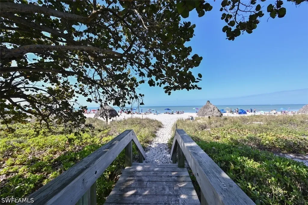 981 Hampton Circle Naples FL 34105