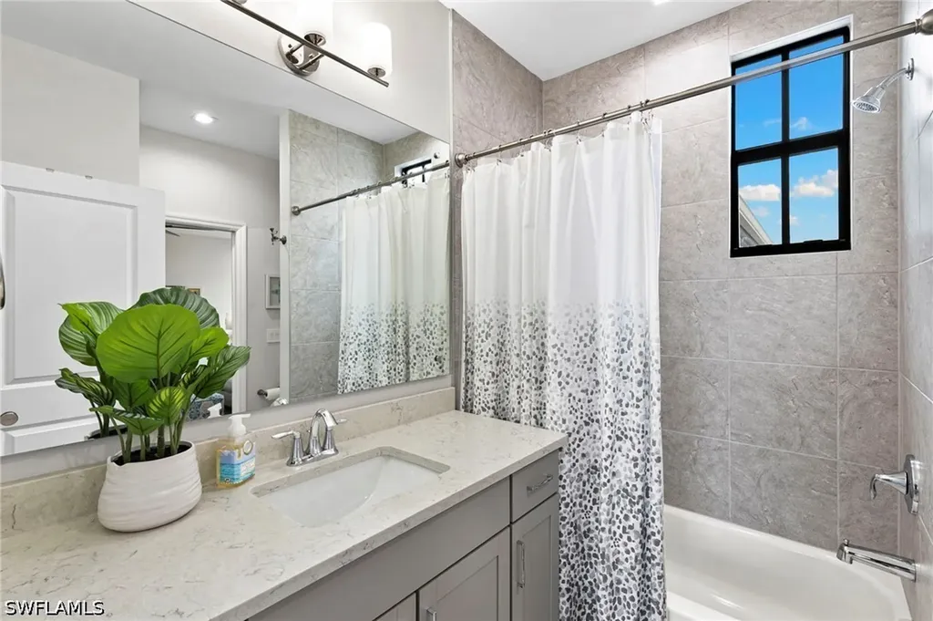 7490 Rockefeller Drive Naples FL 34119