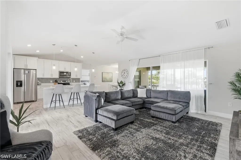 3728 Yucatan Parkway Cape Coral FL 33993
