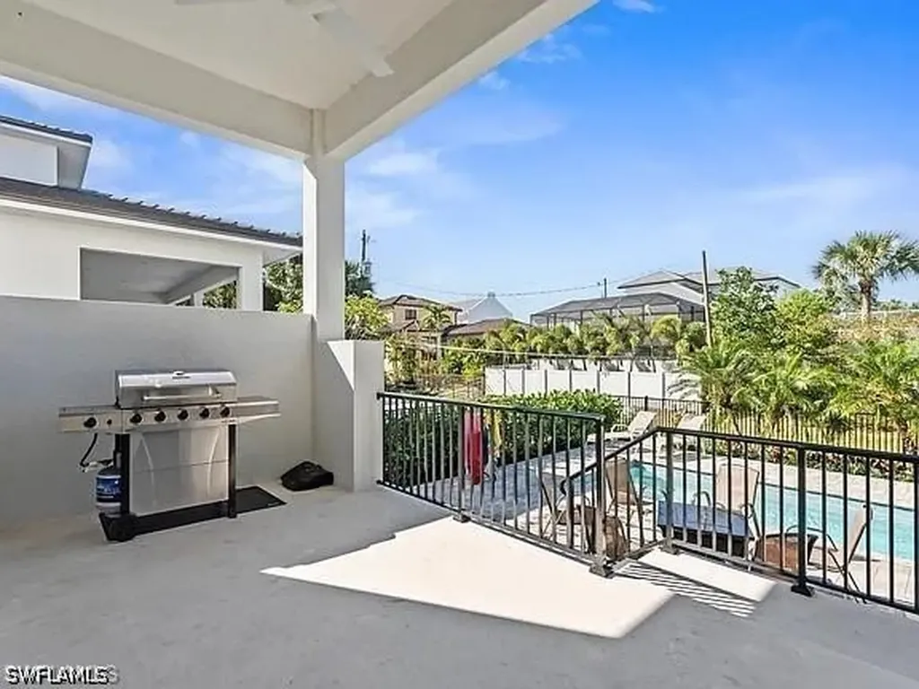 515 91st Avenue N Naples FL 34108