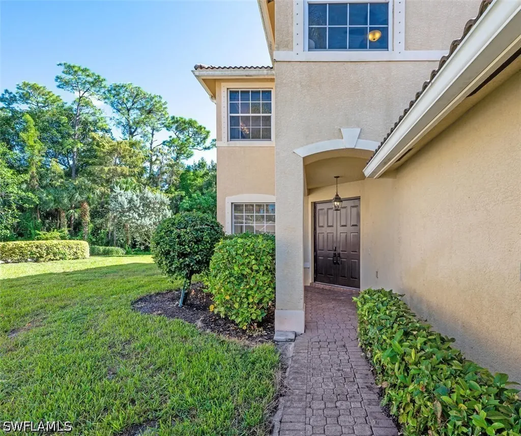 1262 Barrigona Court Naples FL 34119