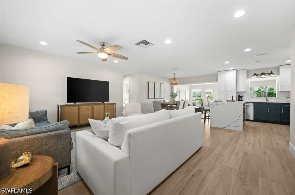 373 Egret Avenue Naples FL 34108