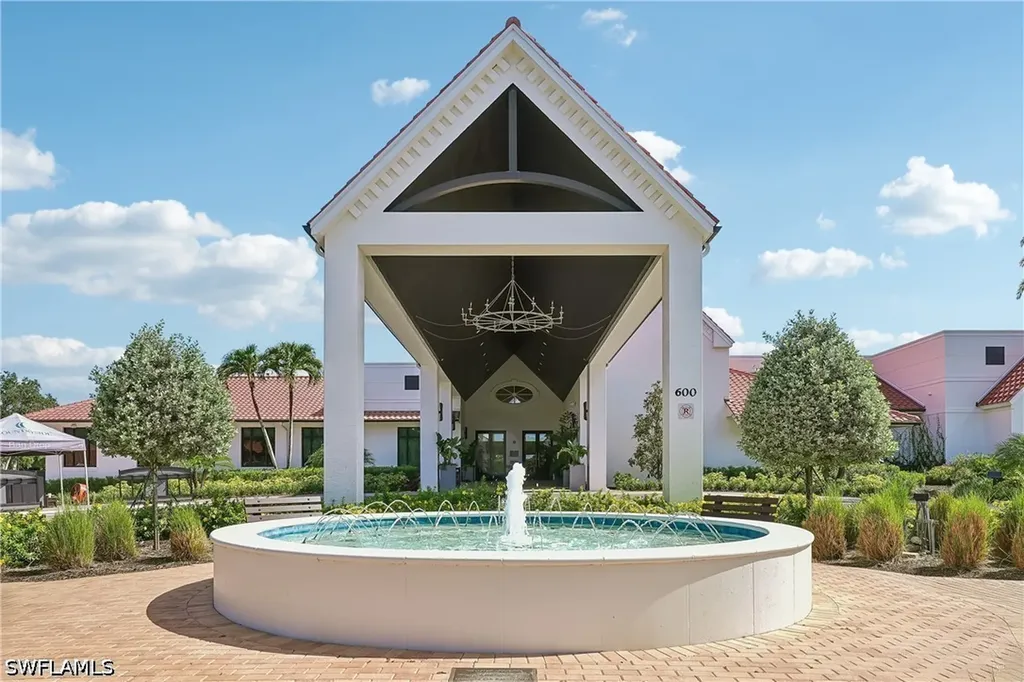 470 Country Hollow Court Naples FL 34104