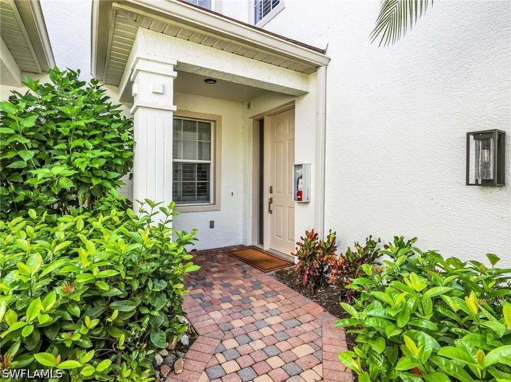 4758 Stratford Court Naples FL 34105