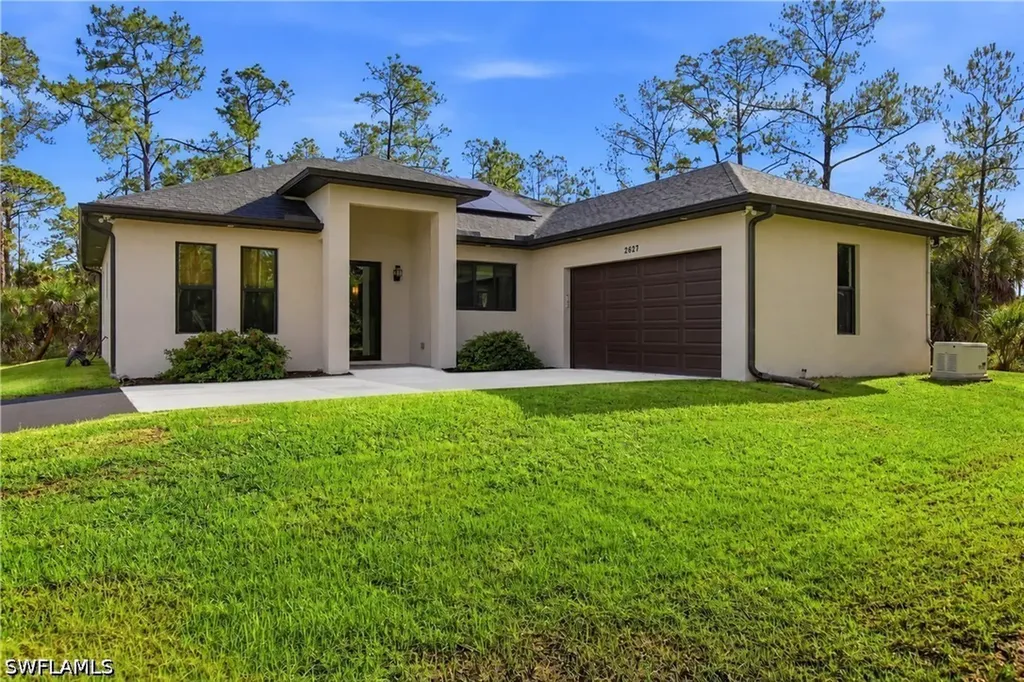 2627 6th Avenue NE Naples FL 34120