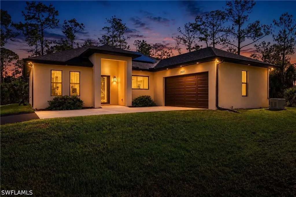 2627 6th Avenue NE Naples FL 34120