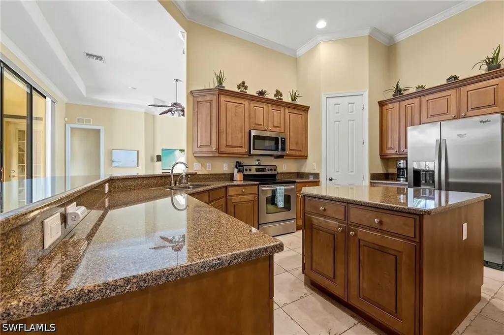 975 Tivoli Court Naples FL 34104