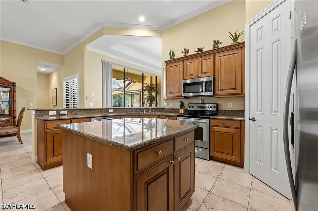 975 Tivoli Court Naples FL 34104