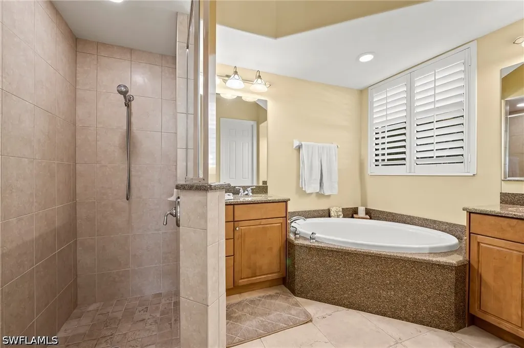975 Tivoli Court Naples FL 34104