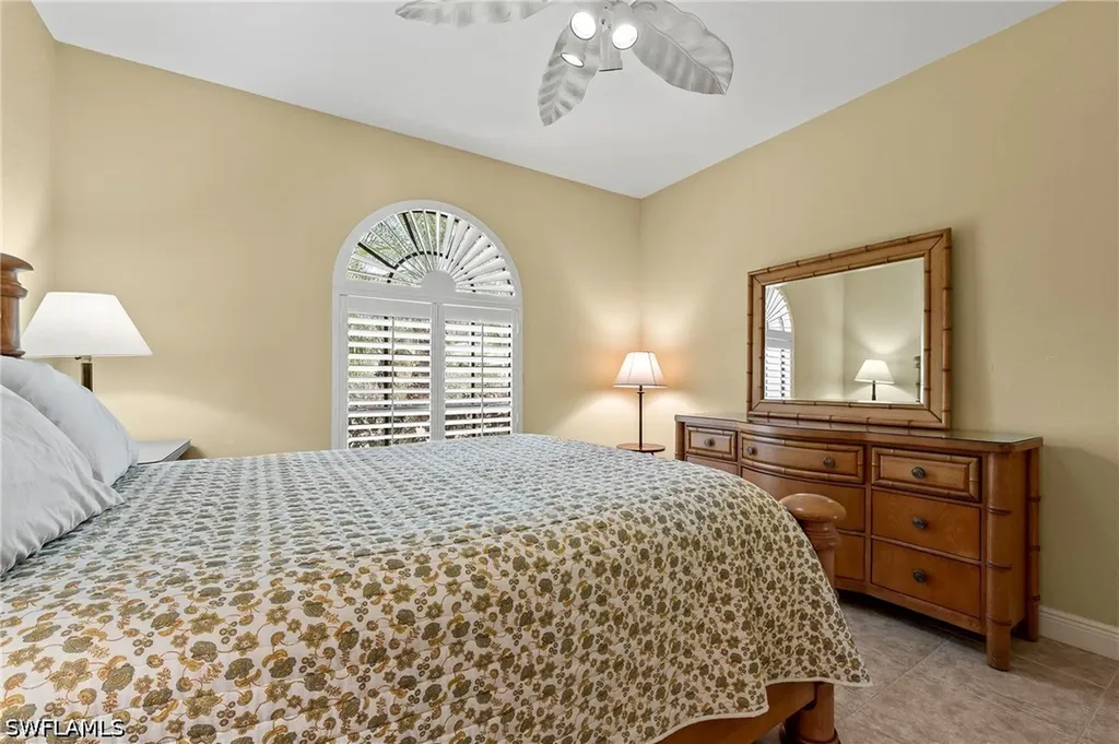 975 Tivoli Court Naples FL 34104