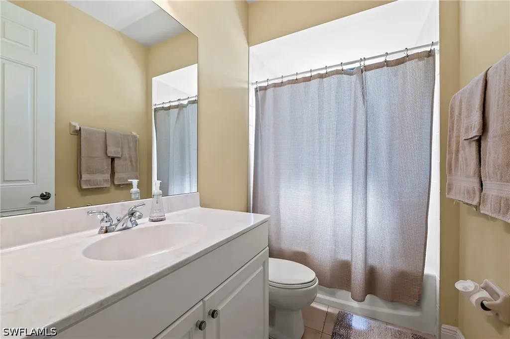 975 Tivoli Court Naples FL 34104