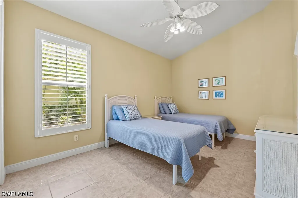 975 Tivoli Court Naples FL 34104
