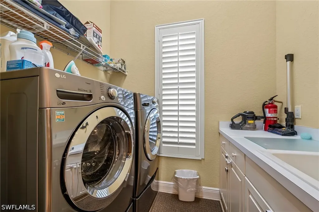 975 Tivoli Court Naples FL 34104