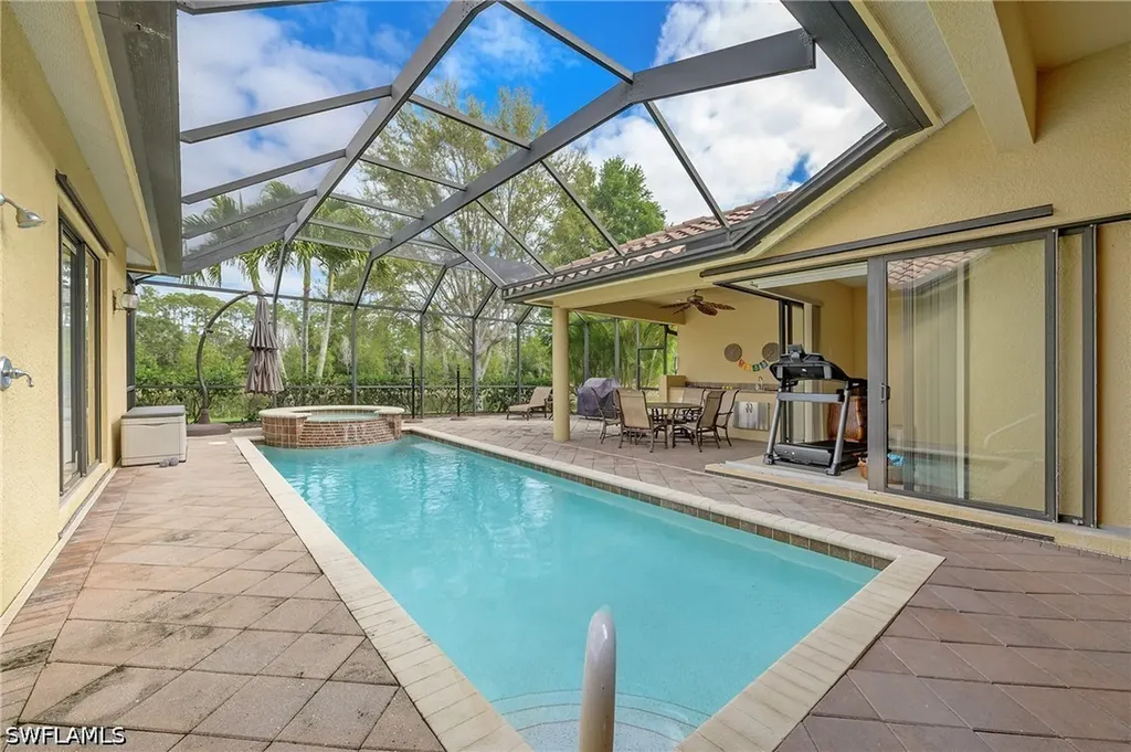 975 Tivoli Court Naples FL 34104