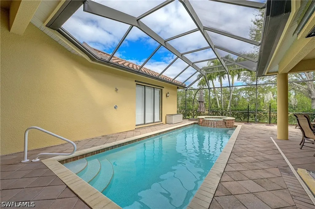 975 Tivoli Court Naples FL 34104