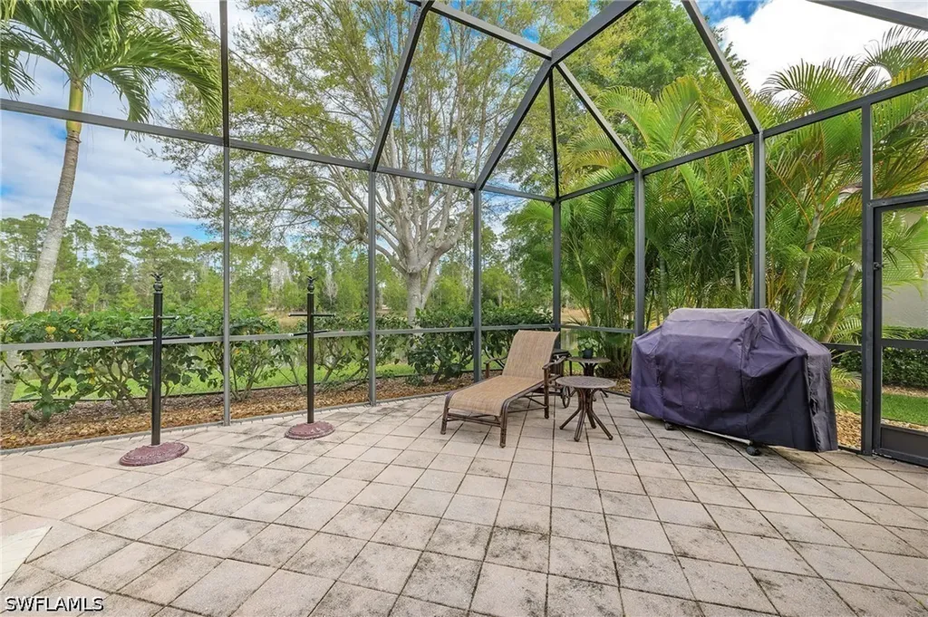 975 Tivoli Court Naples FL 34104