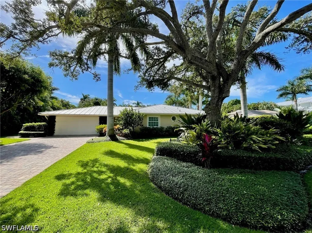 330 Putter Point Drive Naples FL 34103