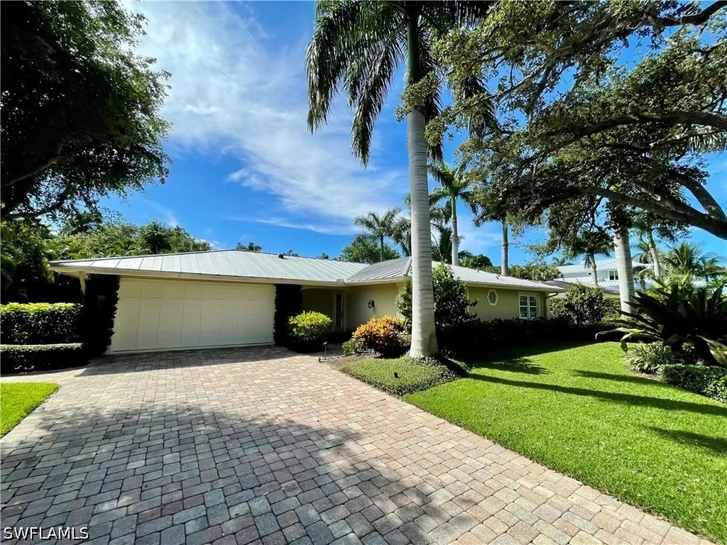 330 Putter Point Drive Naples FL 34103