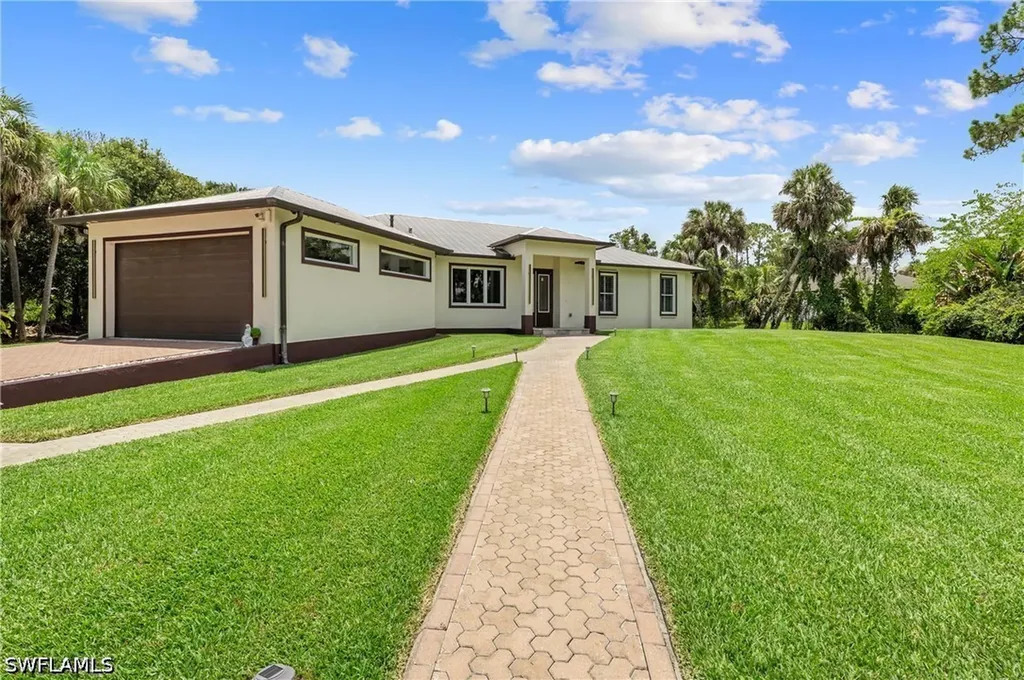 Naples FL, 556 6TH Street SE