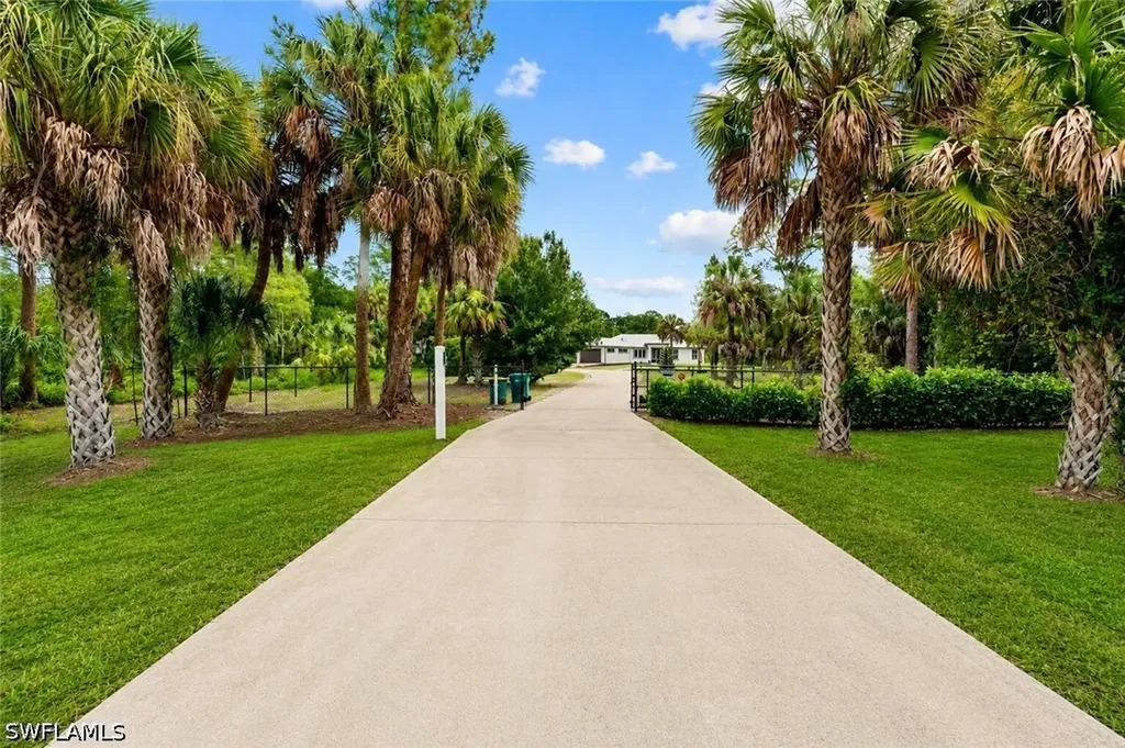 556 6th Street SE Naples FL 34117