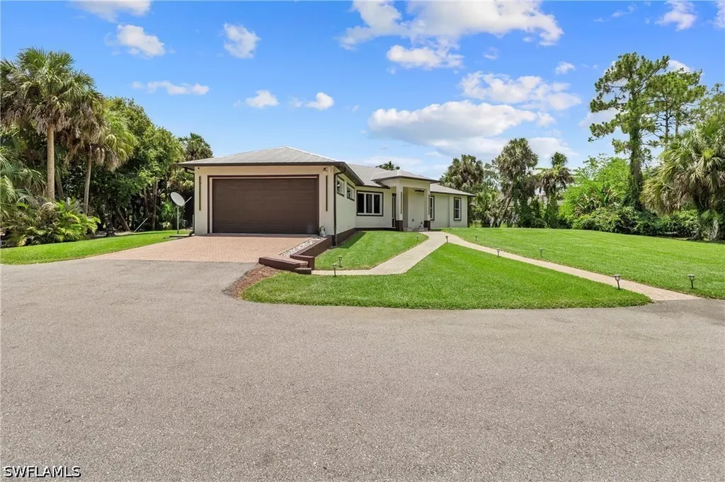 556 6th Street SE Naples FL 34117