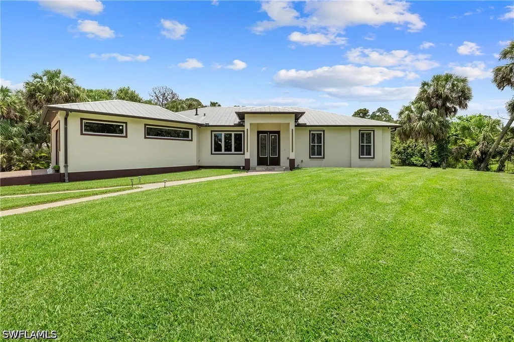 556 6th Street SE Naples FL 34117