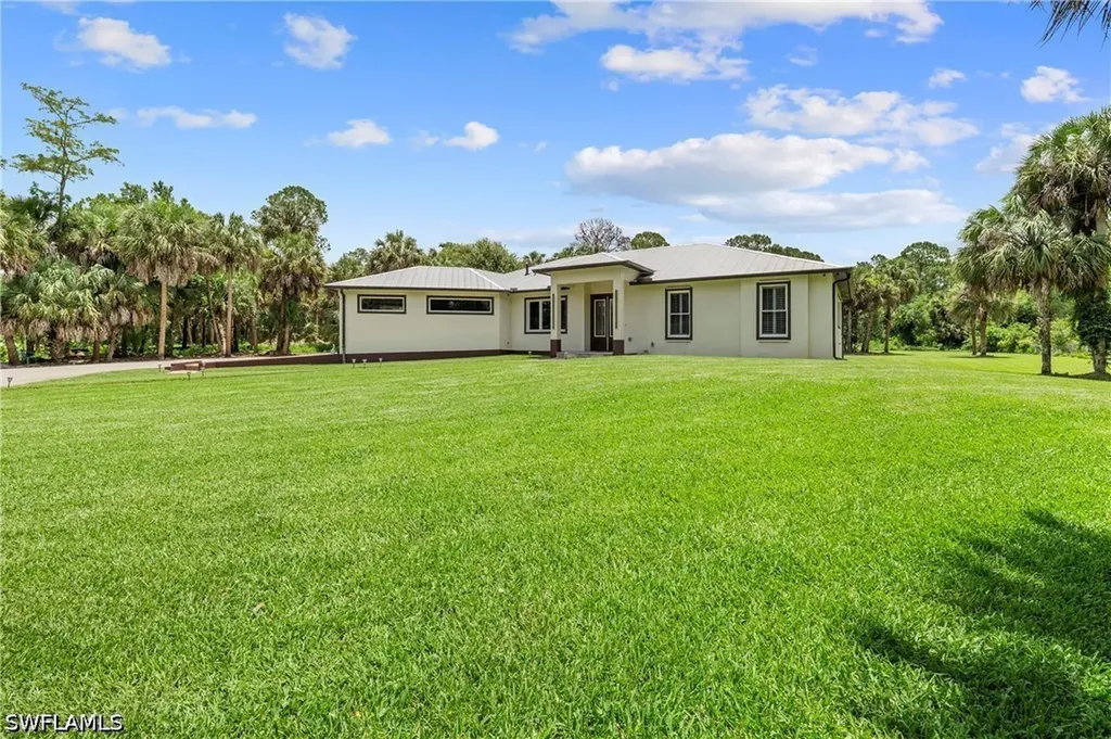 556 6th Street SE Naples FL 34117