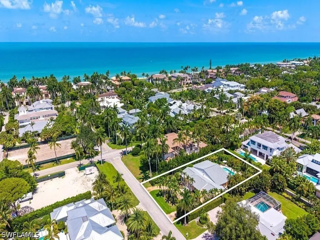 Naples FL, 239 1ST Avenue S